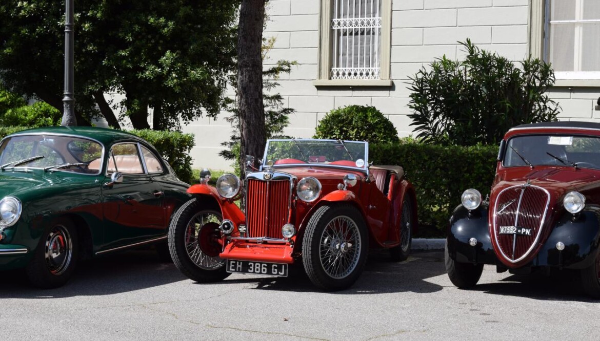 In historic cars in Castelfiorentino