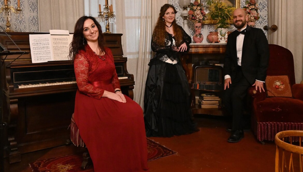 Afternoon tea with “Garibaldi biscuits” and Schubert’s music, Sunday, September 28, double guided tour of the Villa di Petrazzi