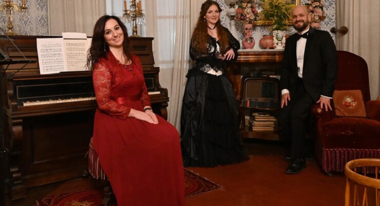 Afternoon tea with “Garibaldi biscuits” and Schubert’s music, Sunday, September 28, double guided tour of the Villa di Petrazzi