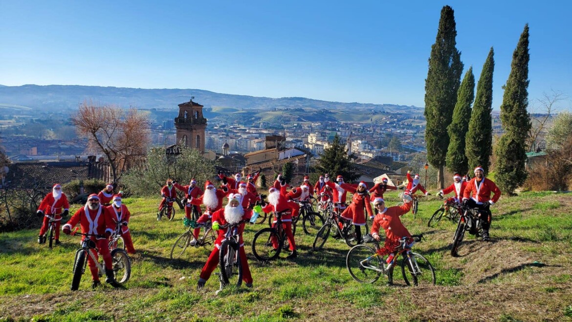 Father Christmas on a bike and on horseback, weekend of events in Castelfiorentino