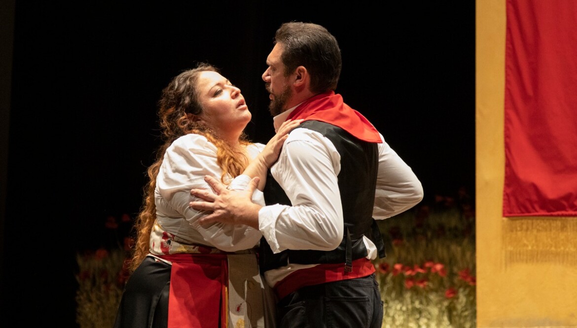 Corteggiamenti temerari e dinamiche coniugali aprono la rassegna di Teatro “L’Ora d’Aria”