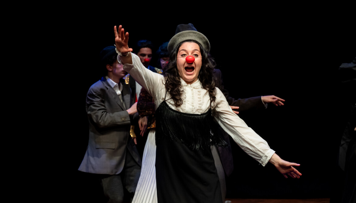 Teatro C’Art, la comicità tra gioco e identità