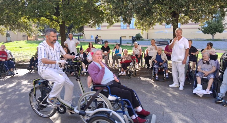 Con &ldquo;Veloplus&rdquo;, anche gli anziani su sedia a rotelle&nbsp;&nbsp;delle Case di riposo &ldquo;EMD Ciapetti&rdquo;possono essere trasportati in Bici&nbsp;