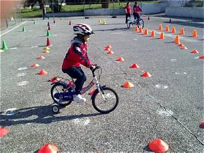 Ciclismo giovanile, gara di abilit&agrave; per i giovanissimi a Dogana in compagnia di Kristian Sbaragli
